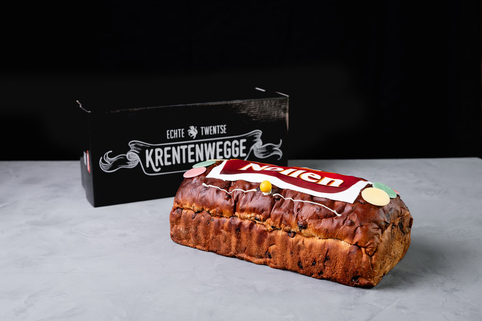Krentenwegge Met Logo 30 Cm Geschenkdoos