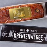 Geschenk een twentse krentenwegge met jouw eigen uiting bij een mooie gelegenheid